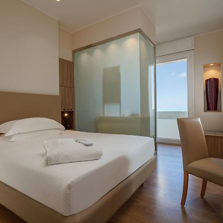 National Hotel Римини Екстериор снимка