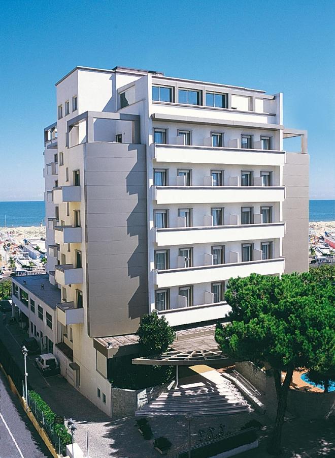 National Hotel Римини Екстериор снимка