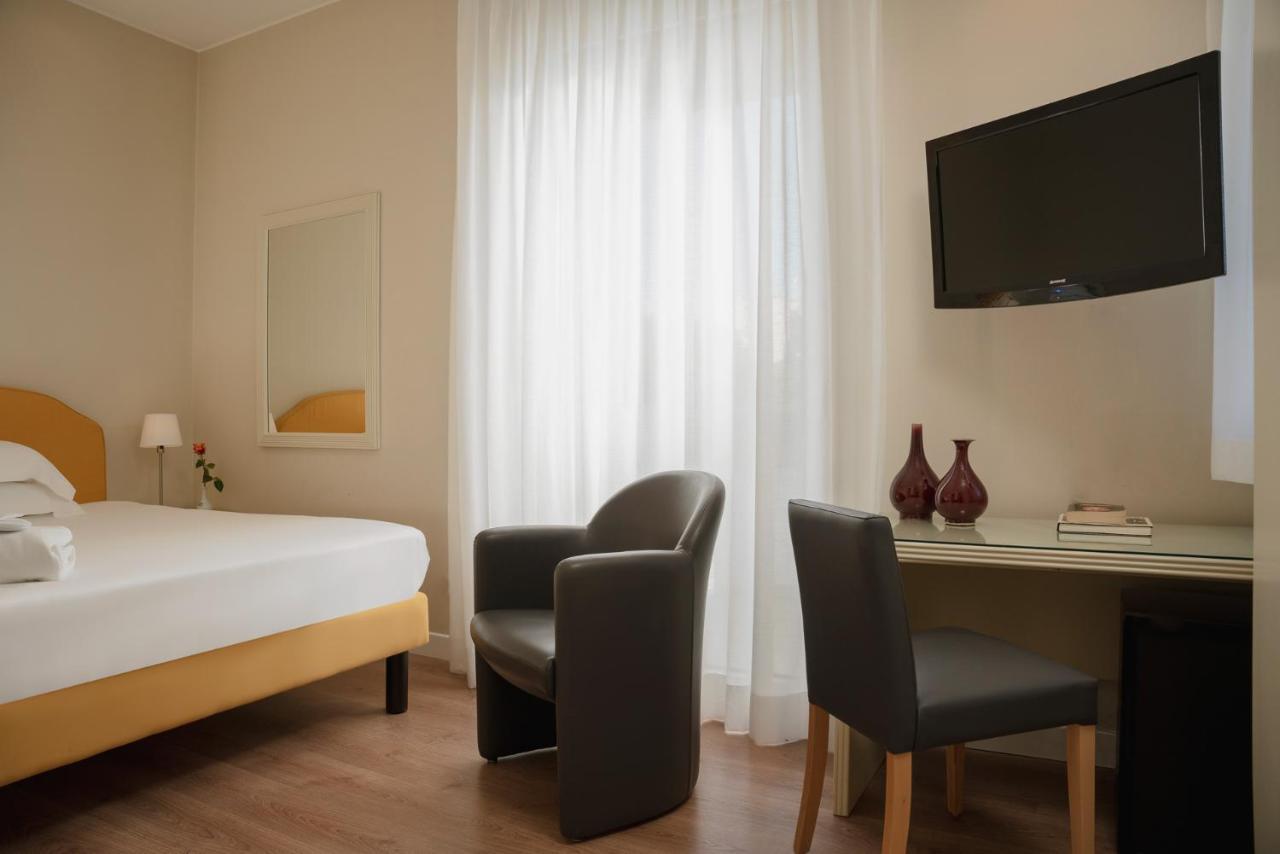National Hotel Римини Екстериор снимка