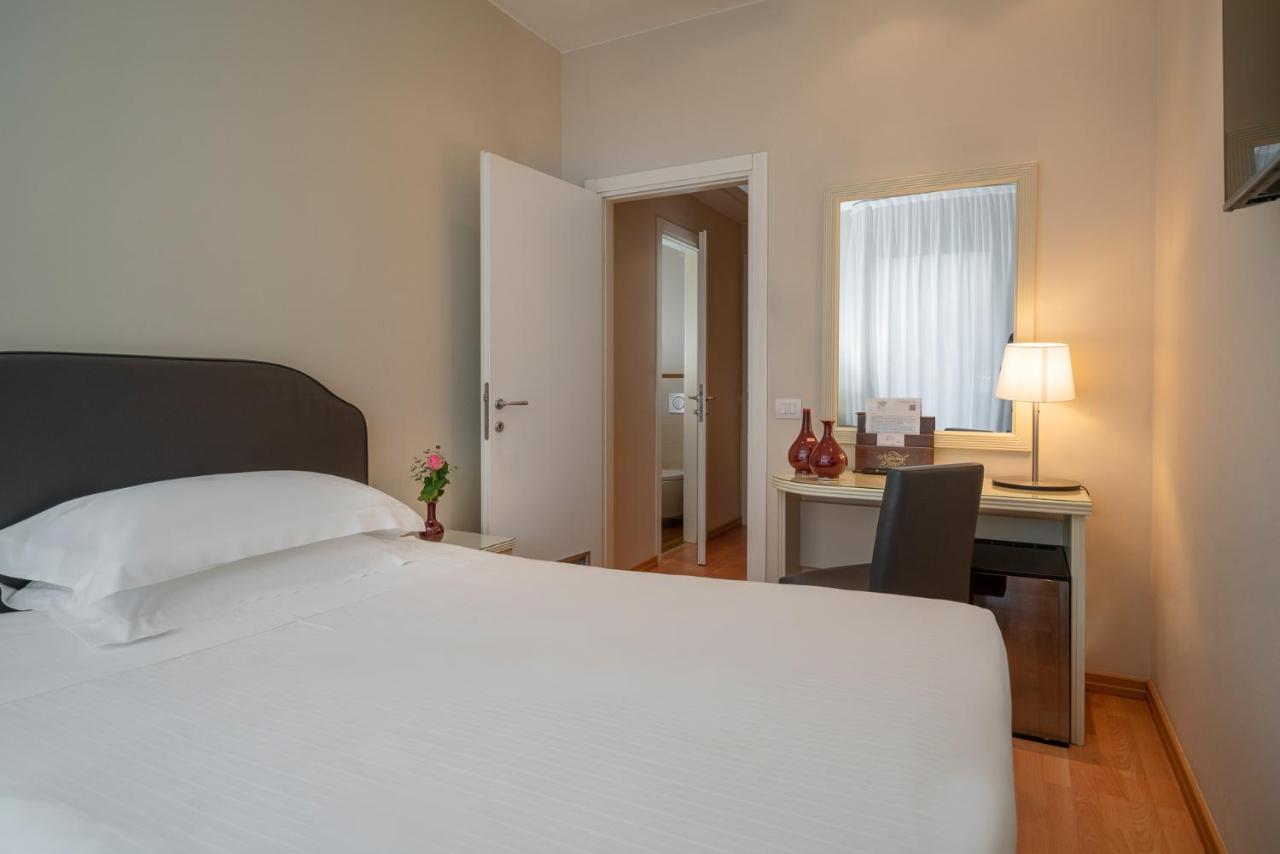 National Hotel Римини Екстериор снимка
