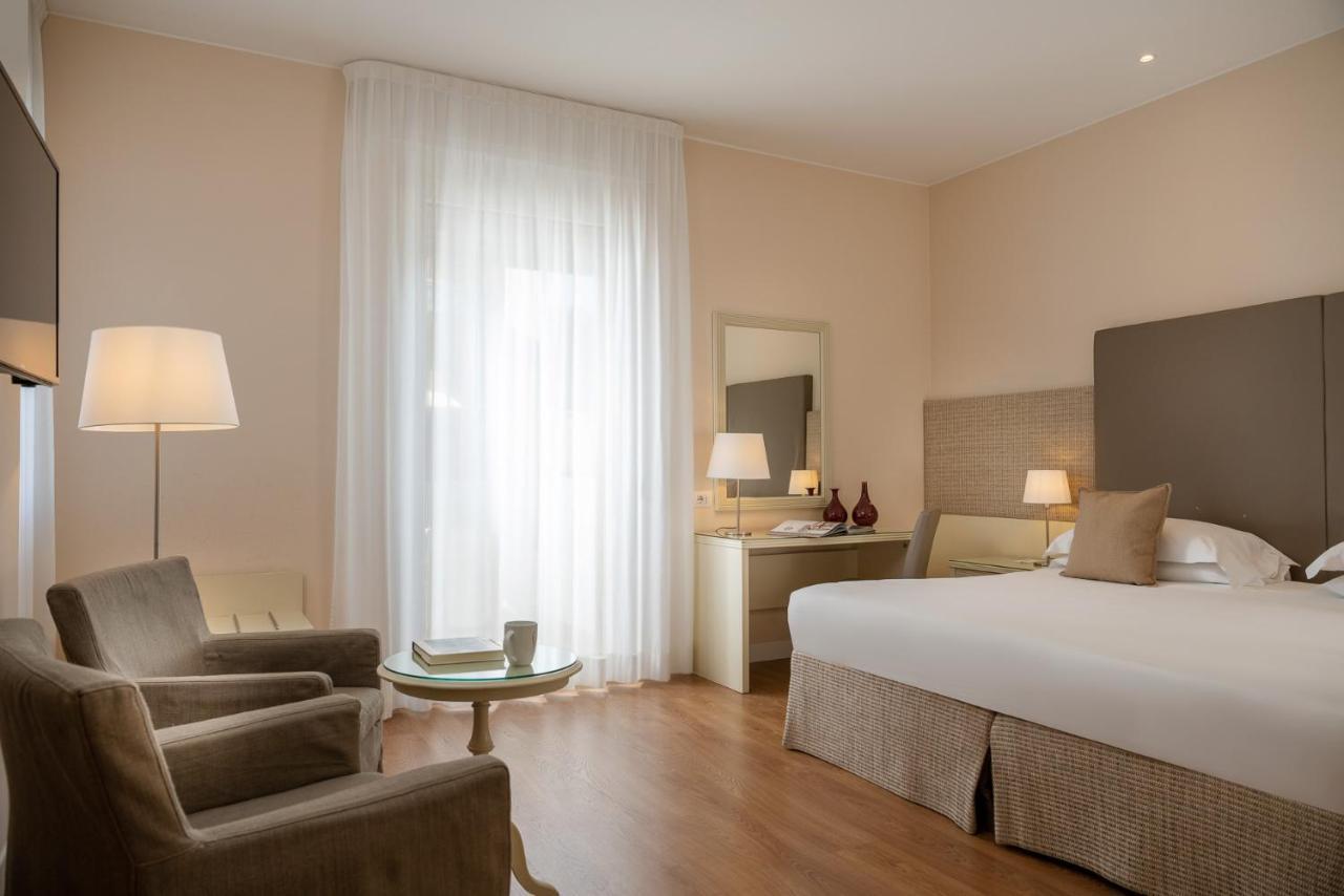 National Hotel Римини Екстериор снимка