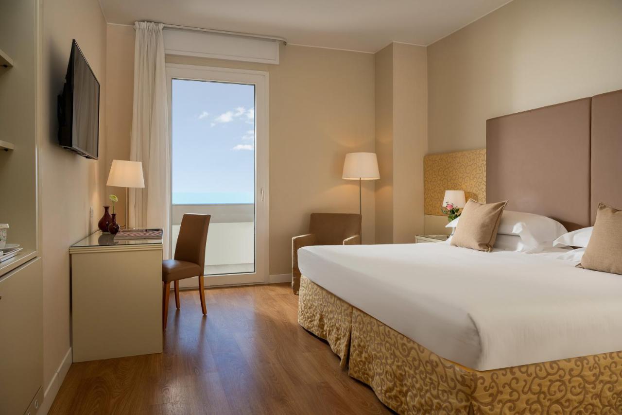 National Hotel Римини Екстериор снимка