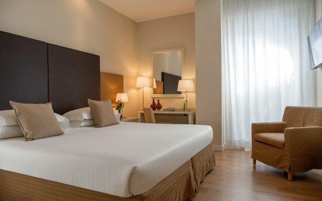 National Hotel Римини Екстериор снимка